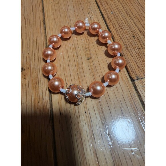 Elegant Peach Faux Pearl Stretch Bracelet - Picture 2 of 6